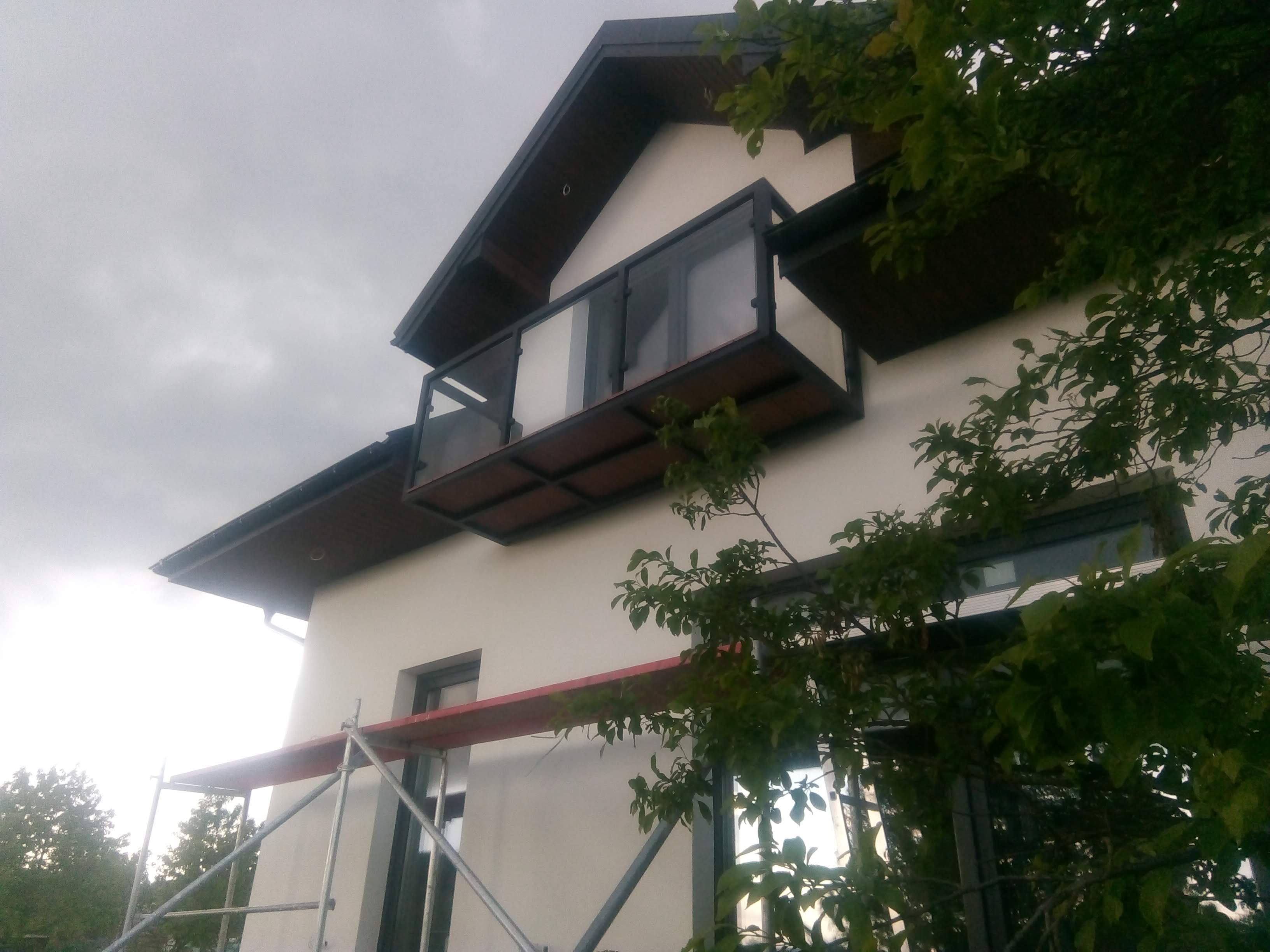 Balkony samonośne z deską kompozytową