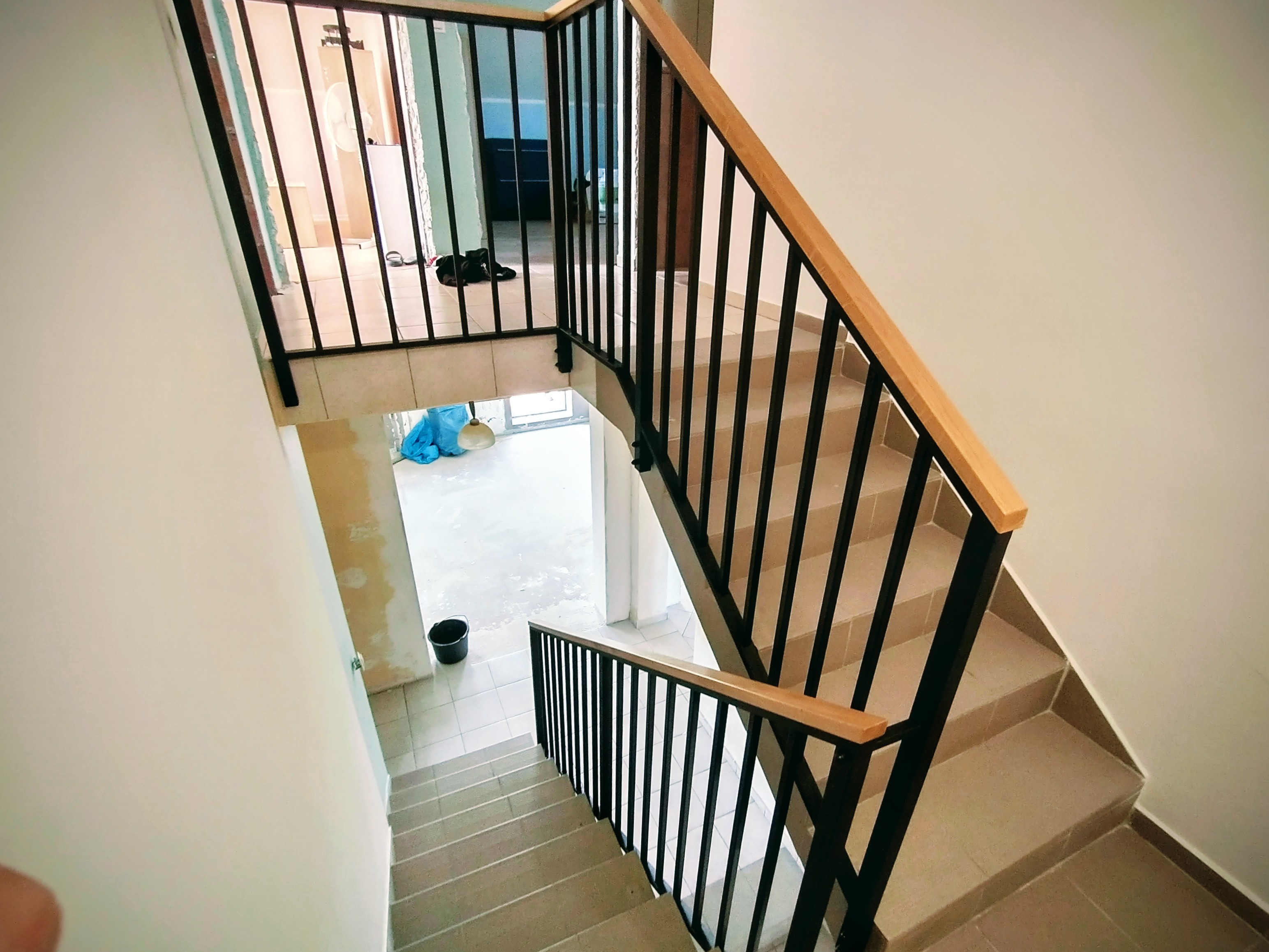 Balustrada stalowa z poręczą dębową