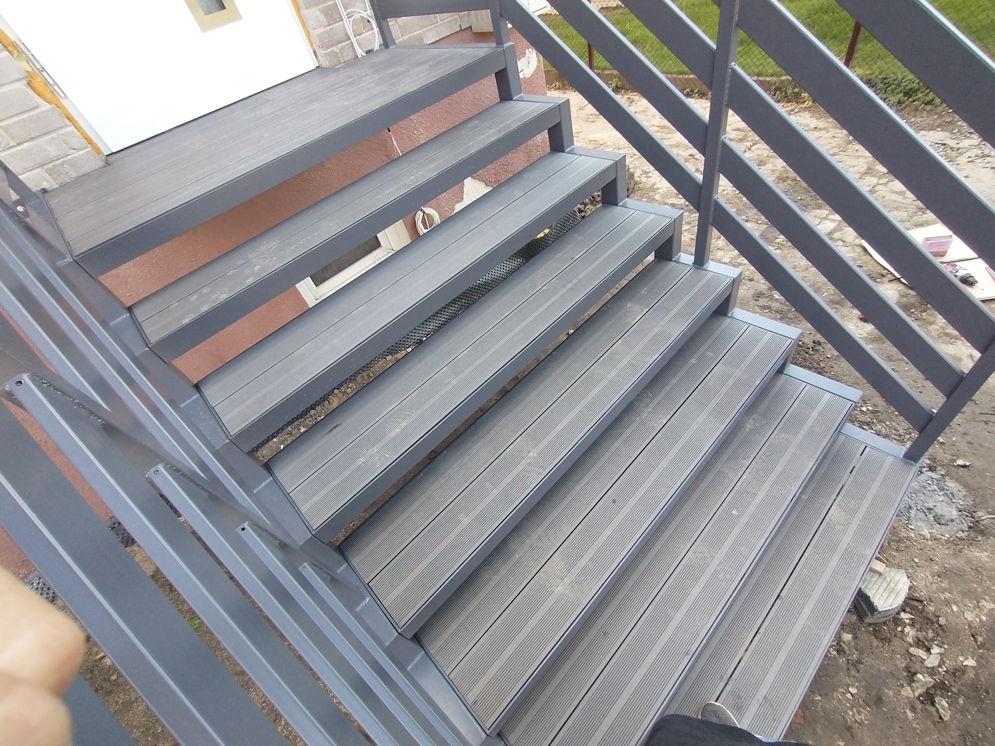 Schody stalowo-kompozytowe